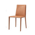 Włoskie minimalistyczne skórzane krzesła do jadalni